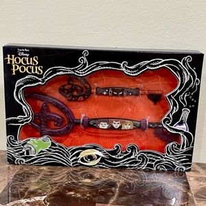HOCUS POCUS Collectible KEY Set Sanderson Sisters Binx Disney Store Exclusive